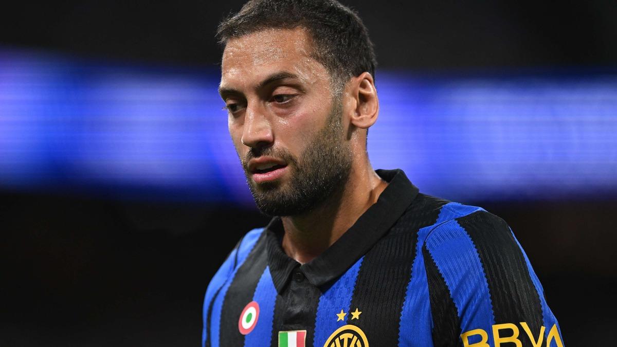 Menajeriyle resmi olarak görüşüldü! Hakan Çalhanoğlu imzayı atıyor 1