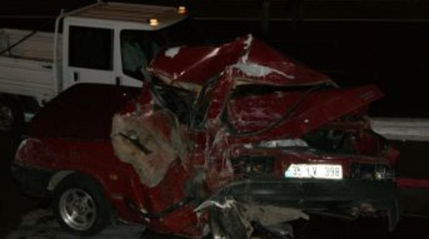 Demir yığınına d&ouml;nen otomobilden sağ &ccedil;ıktılar