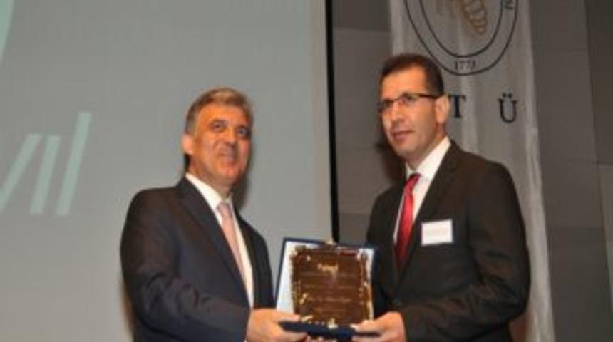 BA&Uuml; &ouml;ğretim &uuml;yesi 'FABED Eser T&uuml;men' &uuml;st&uuml;n başarı &ouml;d&uuml;l&uuml; aldı