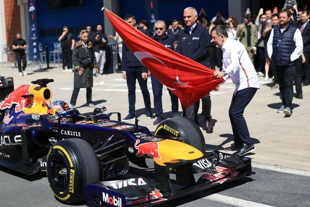Formula 1 de 2027 takvimi belli oldu! İşte Türkiye GP sinin tarihi 4