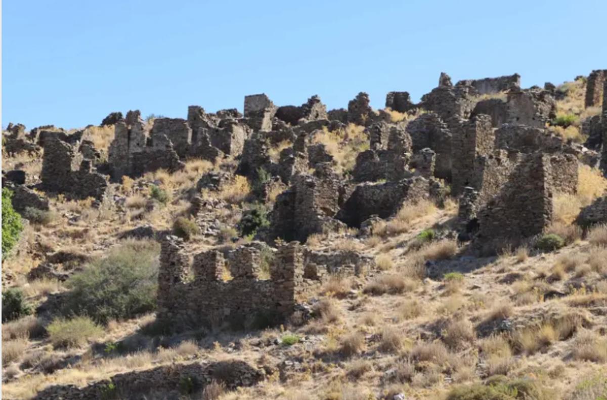 İzmir in 103 Yıllık  Hayalet K&ouml;y&uuml; : Burada zaman adeta durmuş 1