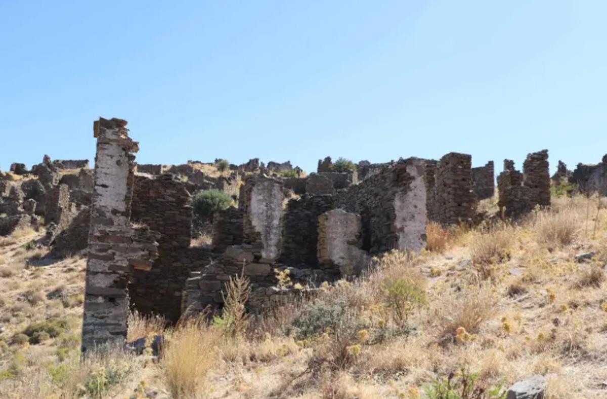 İzmir in 103 Yıllık  Hayalet K&ouml;y&uuml; : Burada zaman adeta durmuş 2