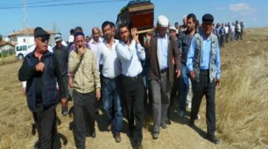 Bakan Kılı&ccedil;&rsquo;ın kaza yaptığı ara&ccedil;ta &ouml;len vatandaş toprağa verildi