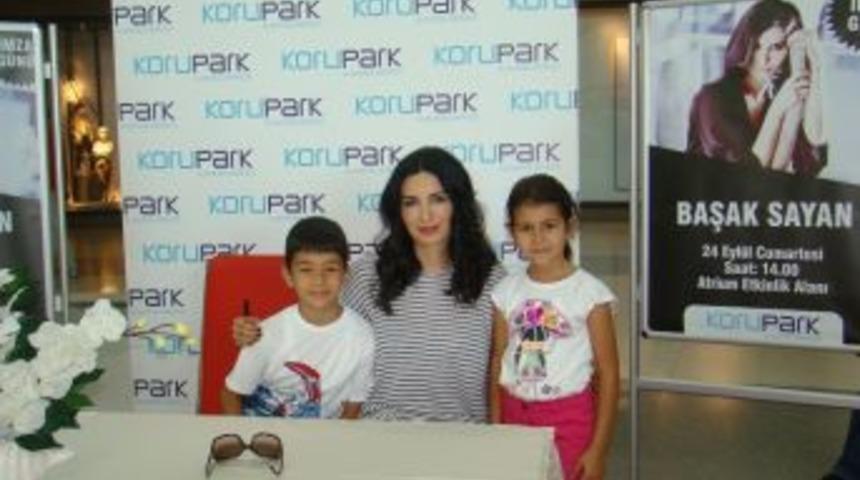 Başak Sayan, Korupark&rsquo;ta okurlarıyla buluştu