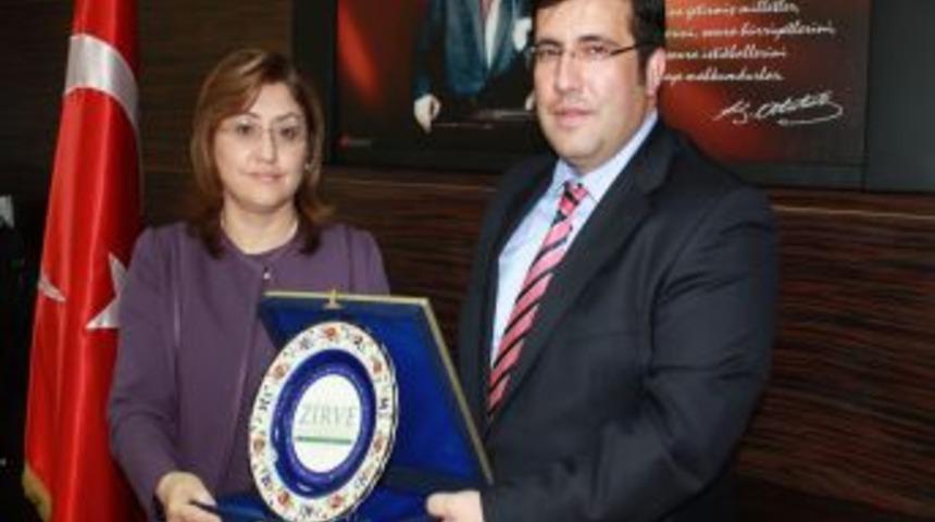 Zirve, Bakan Şahin&rsquo;e aile kurumuna y&ouml;nelik projelerini sundu