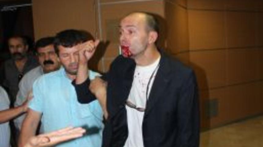 İzmir'de 'Kahrolsun PKK' diye bağıran vatandaş darp edildi