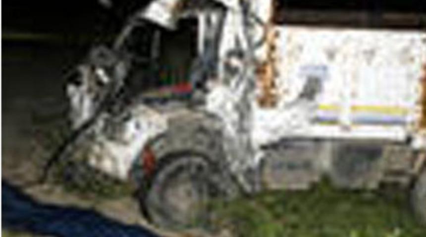 Geri manevra yaparken oğlunu ezdi