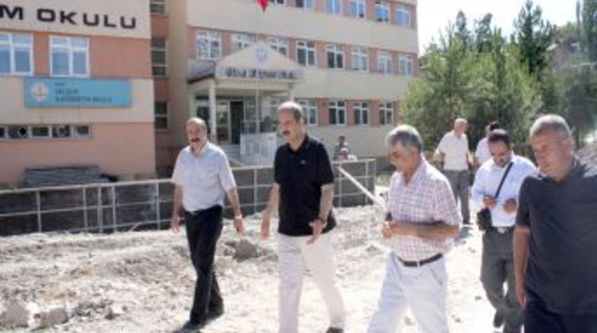 Tarihi caminin trafikten etkilenmemesi i&ccedil;in kavşak ve yolun yeri değiştirildi