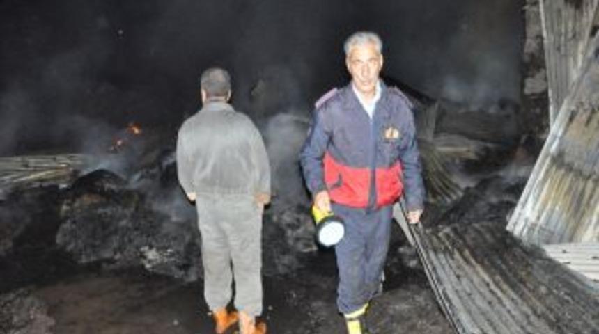 K&ouml;yl&uuml;lerin ihmali 4 ev 8 samanlığı k&uuml;l etti