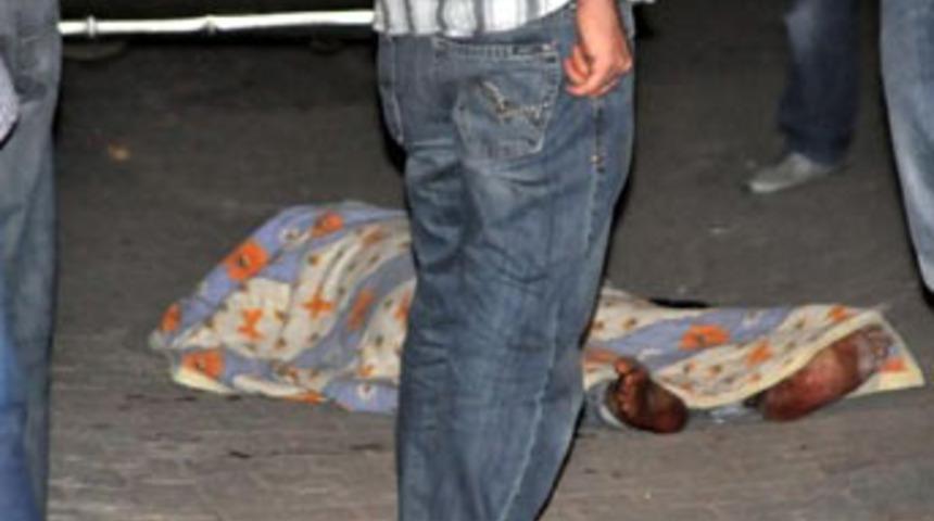 Eşini başka erkekle yakalayınca dehşet sa&ccedil;tı