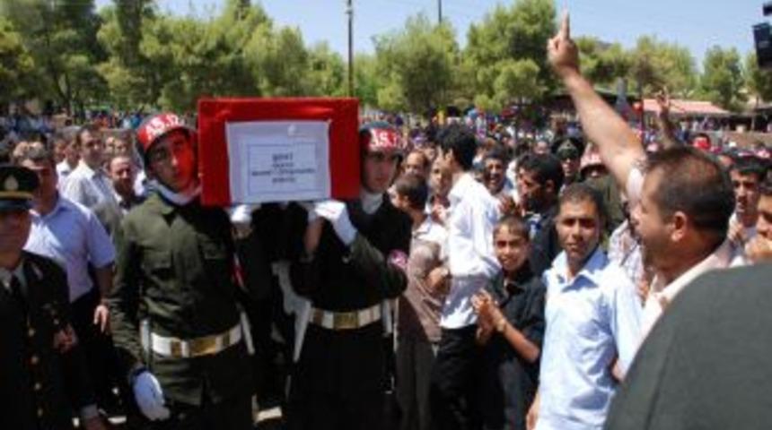 Şanlıurfalı Şehit Er Topraks&uuml;rer, Ramazan Bayramı arifesinde defnedildi