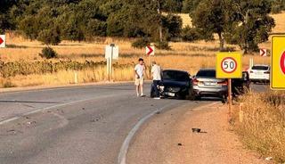 Beyşehir&rsquo;de 3 otomobil &ccedil;arpıştı: 6 yaralı
