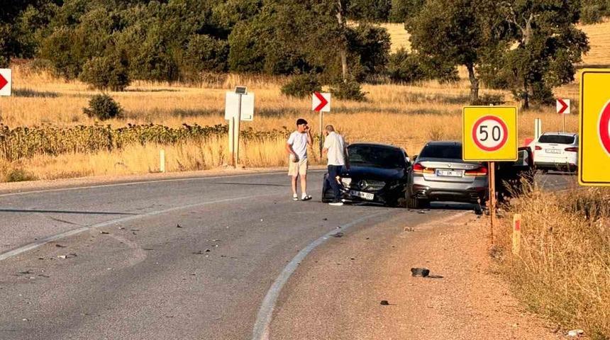Beyşehir&rsquo;de 3 otomobil &ccedil;arpıştı: 6 yaralı