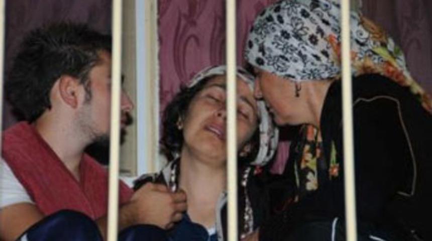 İzmir şehitlerine ağlıyor