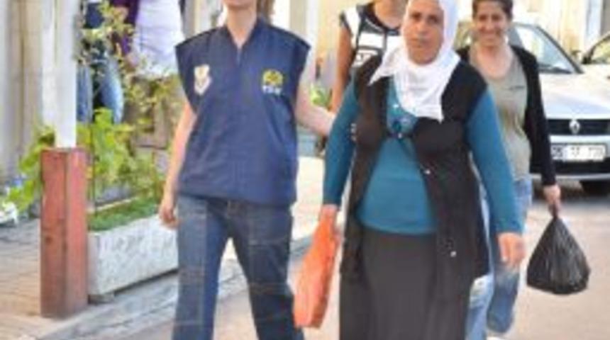 KCK operasyonunda g&ouml;zaltına alınan 34 kişi adliyeye sevk edildi