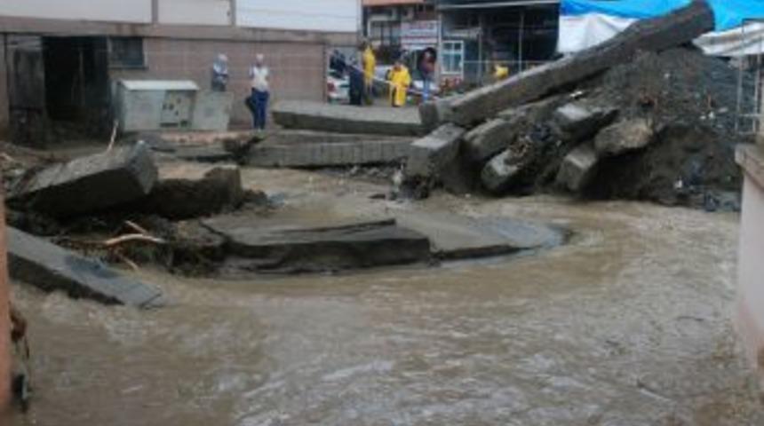 Rize&rsquo;de sel felaketi: 1 &ouml;l&uuml;