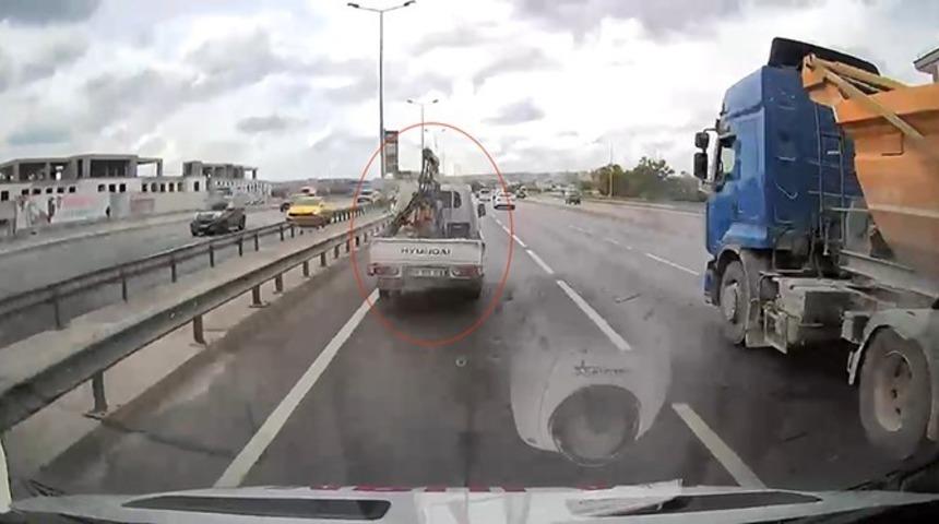B&uuml;y&uuml;k&ccedil;ekmece&rsquo;de ambulansa yol vermeyen s&uuml;r&uuml;c&uuml;ye 46 bin lira para cezası