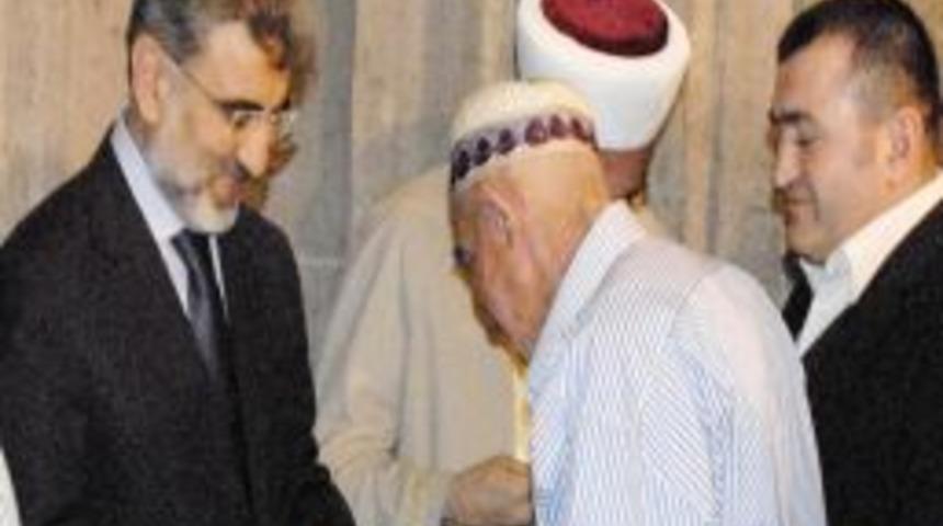 Kayserililer bayram sabahı camiye akın etti