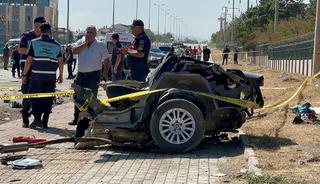 Elazığ'da korkun&ccedil; kaza! İkiye b&ouml;l&uuml;nd&uuml;: 2 &ouml;l&uuml;, 2 yaralı