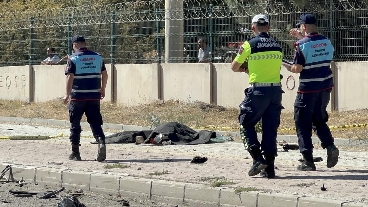 Elazığ da korkun&ccedil; kaza! İkiye b&ouml;l&uuml;nd&uuml;: 2 &ouml;l&uuml;, 2 yaralı 6