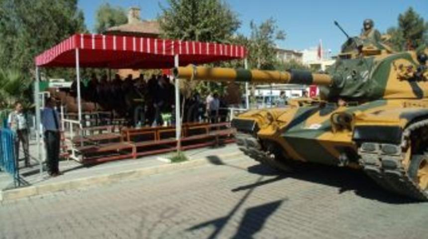 Cizre&rsquo;de Zafer Bayramı yoğun g&uuml;venlik altında kutlandı