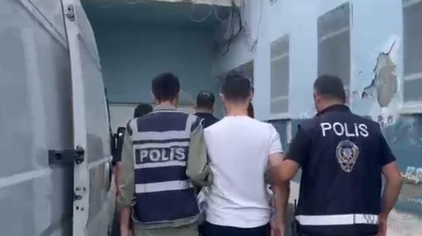 Kastamonu&rsquo;da 18 adrese eş zamanlı operasyon: Aranan 14 şahıs yakalandı