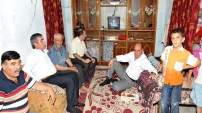 Başkan Ayanoğlu, iftarını gecekonduda a&ccedil;tı