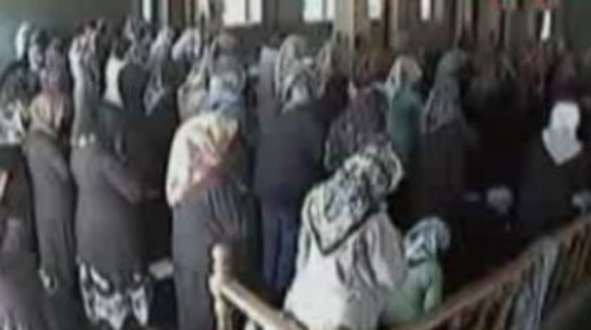 Camide &ccedil;anta &ccedil;alan kadın yakalandı