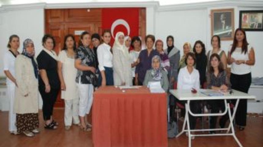 AK Parti Finike Kadın Kolları'nın yeni başkanı Ruhiye Bozoğlu