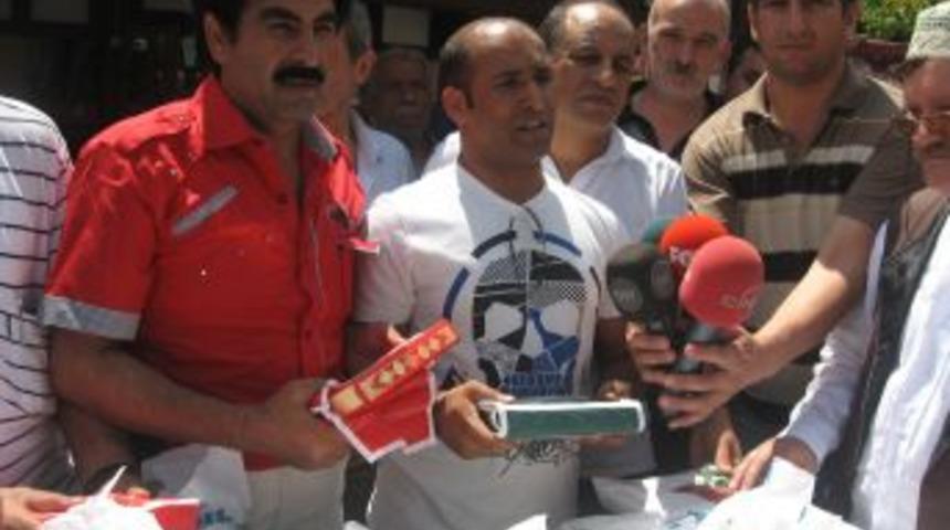 Oru&ccedil; Baba T&uuml;rbesi'nde Tatlıses i&ccedil;in Kur'an-ı Kerim dağıtıldı