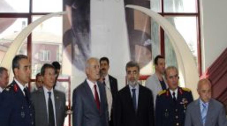 Bakan Yıldız, Bayrama memleketi Kayseri'de girdi