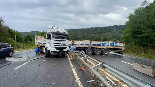 Düzce’de makasyalan tır trafiği felç etti 1
