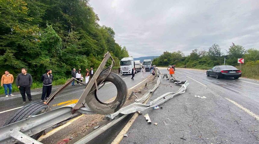 D&uuml;zce&rsquo;de makasyalan tır trafiği fel&ccedil; etti