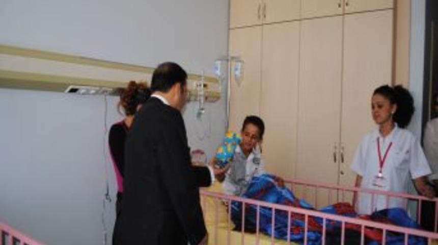 Hakkari'de Zafer Bayramı ve Ramazan Bayramı t&ouml;renle kultandı