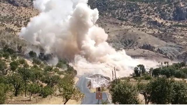 Siirt-Pervari yolunda kontrollü patlatma kamerada 1