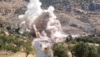Siirt-Pervari yolunda kontroll&uuml; patlatma kamerada