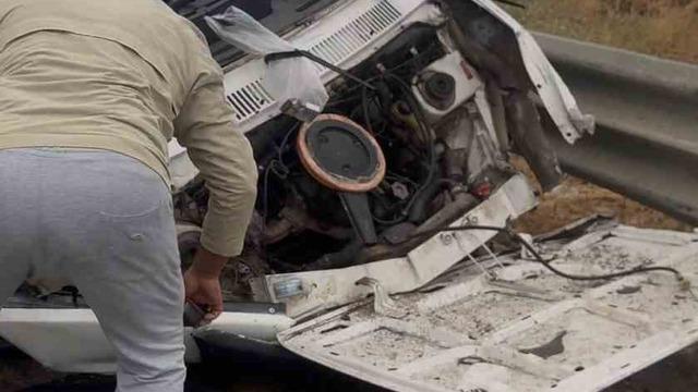 Yağış sebebiyle kontrolden çıkan otomobil refüje çarptı: 1 yaralı
