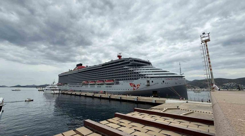Bodrum&rsquo;a 2 bin 560 yolcuyla geldi