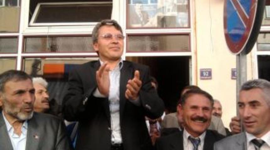 640 iş&ccedil;inin umudu milletvekili &Uuml;st&uuml;n'de