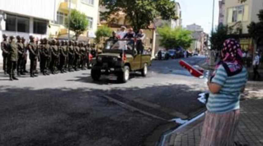 Zafer Bayramı'nda caddeler boş kaldı