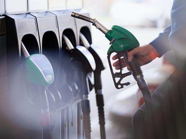 Akaryakıtta beklenen zam kesinleşti! Bu gece motorin 100 TL&rsquo;yi aşacak
