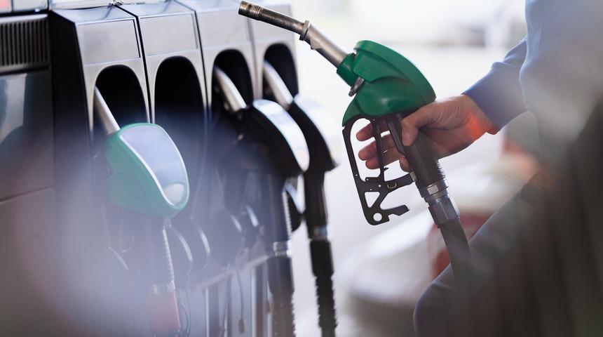Akaryakıtta beklenen zam kesinleşti! Bu gece motorin 100 TL&rsquo;yi aşacak