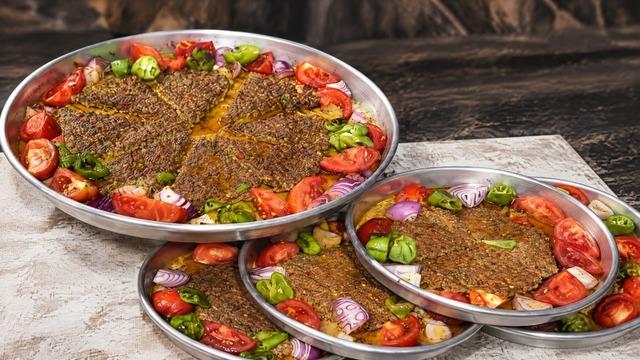 300 derece taş fırına giriyor, 15 dakikada hazır! Yemek için farklı ülkelerden gelenler var