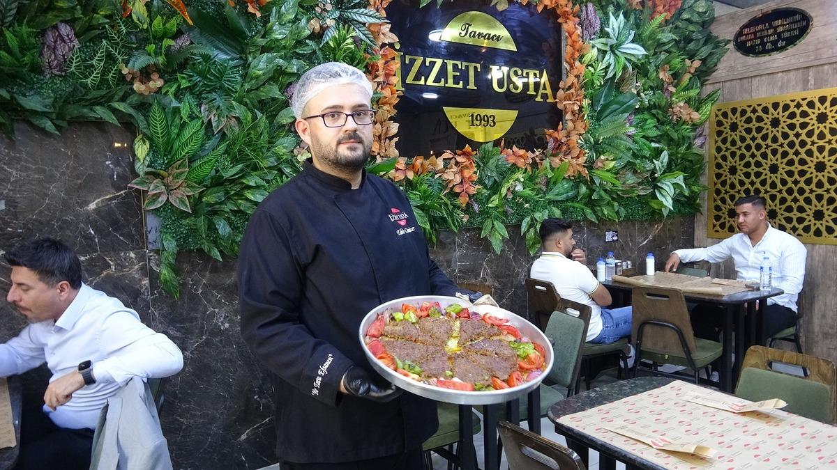 300 derece taş fırına giriyor, 15 dakikada hazır! Yemek için farklı ülkelerden gelenler var 1