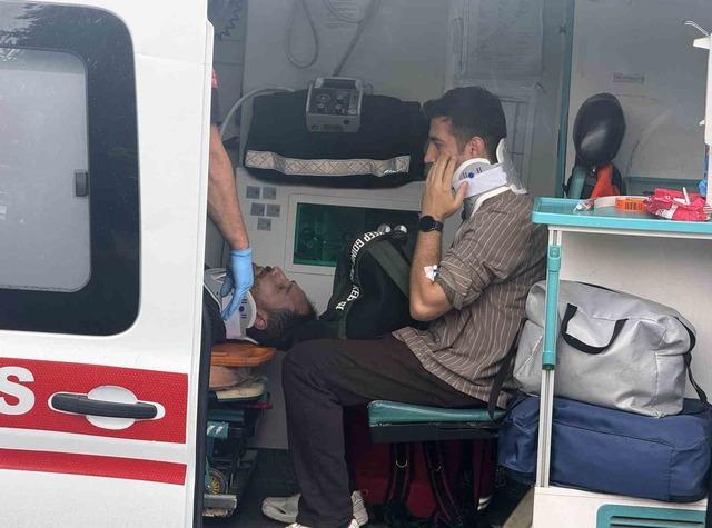Avcılar D-100 yan yolda servis midib&uuml;s&uuml; kaza yaptı. Olay yerine sağlık ve polis ekipleri sevk edildi. 1