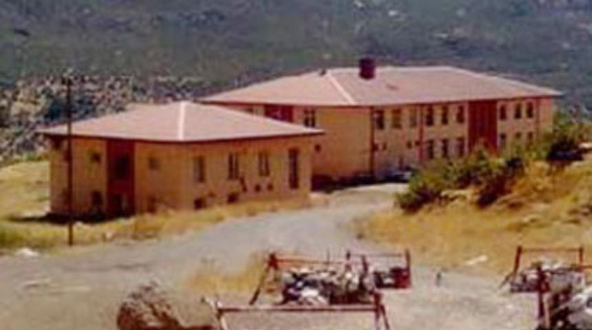 Öğretmenleri kalkan olarak kullanmışlar!