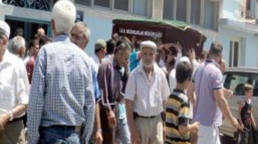 S&uuml;s havuzunda boğulan &ccedil;ocuk son yolculuğuna uğurlandı