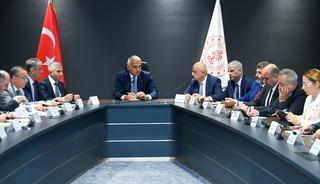 K&uuml;lt&uuml;r ve Turizm Bakanı Ersoy,  Kahramanmaraş&rsquo;ta valiler, belediye başkanları ve milletvekillerinin taleplerini dinledi