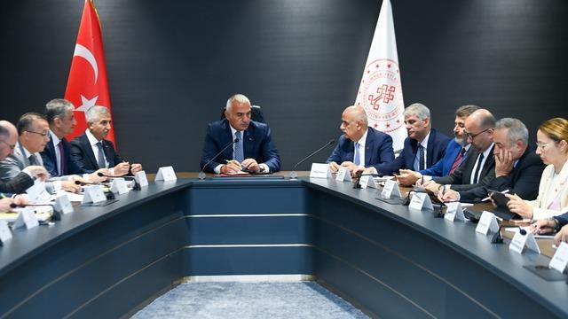 Kültür ve Turizm Bakanı Ersoy,  Kahramanmaraş’ta valiler, belediye başkanları ve milletvekillerinin taleplerini dinledi