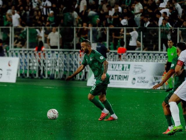 Sakaryaspor'dan tarihi başlangı&ccedil;: 10 sezon sonra bir ilki başardı!